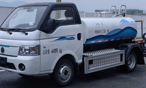 藍(lán)牌純電動(dòng)2.5噸灑水車(chē)