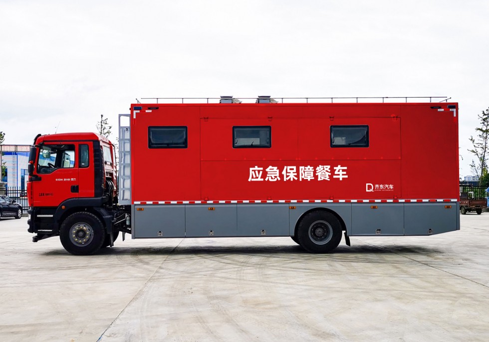 齊東方牌重汽汕德卡型餐車-可供300-500人餐飲